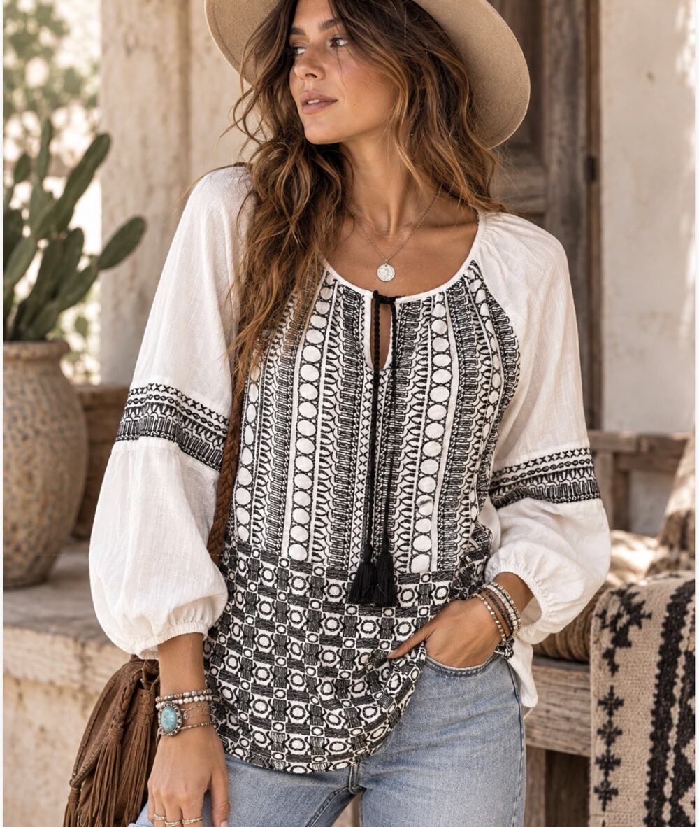Anthropologie Akemi + Kin Embroidered Peasant Blouse S Boho Western Tunic